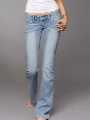 Ljusblå bootcut jeans - Säljer ett par lågmidjade jeans från G Rise. Väldigt bra skick och super fina på, pris kan diskuteras