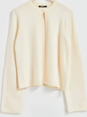 Kofta ginatricot  - Fin och trendig kofta från gina tricot. Liten lös ögla på ena innerarmen (se bild 4), men inget som syns när man har på sig koftan 🌸 annars fint skick!