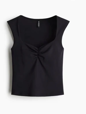 H&M rynkad topp - Säljer detta populära linne från H&M. Slutsåld i alla storlekar. Använd endast ett fåtal gånger, 1-2 gånger, inga tecken på användning alls. 