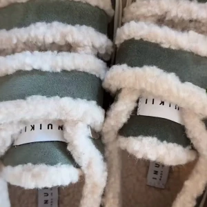 Inuikii shearling sneaker - Världels finaste höst- och vinterskor! Slutsålda på hemsidan 🩷 använda fåtal gånger! 