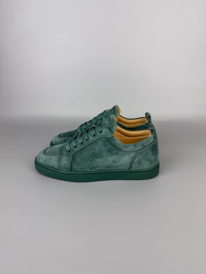 Christian Louboutin Rantulow Sneaker | 40 - Nästan som ny sneaker i grönt, använd 1–3 gånger. Storlek 40, passar lite större.
