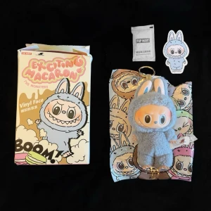 Labubu - Selling an authentic ’Sea Salt Coconut’ Labubu from ’The Monsters - Exciting Macron Blind Box Series’! 🥥🩶Unused with box, bag and card all included ✨The box is slightly rumpled at the top and his right arm is a lil wonky (factory defect) which I think is super cute and adds to his uniqueness 😭 Otherwise everything else is fine.