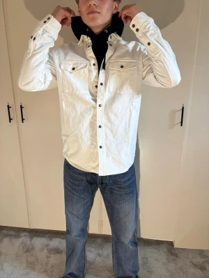 Nudie Overshirt  - Storlek: M || Skick: Mycket bra || Nypris: Ca 2499kr || Liknande produkter på profilen 🎉