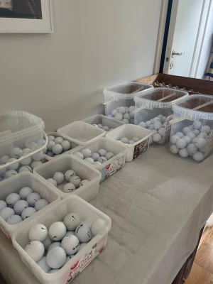 Golfbollar  - OBS: Köp ej denna annons ‼️                        Behöver du fylla på bagen? Hör av dig så löser vi något bra 🤩⛳️