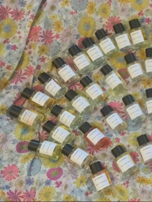 Essnce splitpaket  - 3 stycken 2 ml glasdekanter med spray 🔅Välj bland dofterna som finns på listor bland bilderna 