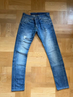 Blå Dondup jeans  - Blå Dondup jeans, storlek M. Hör av dig kring minsta fundering! 