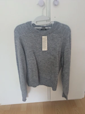 Stickad tröja  - Ljusblå, Lindex, wool mix. Wool 46%, 43% polyamid, 8% mohair, 3% elastan!! Lyxiga material och kostade 549!!