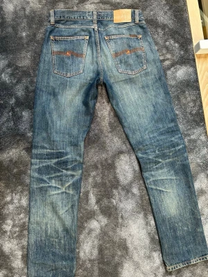 Nudie jeans med slitningar - Goa gritty Jackson Nudies 30/32