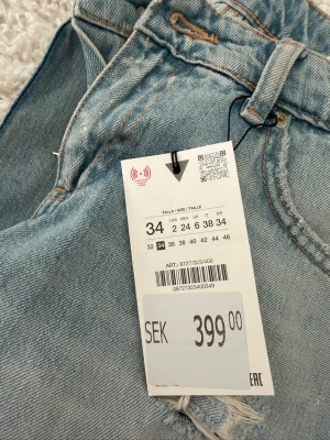 zara jeans 8727/323/400 - säljer dessa slutsålda jeans från zara!! artikelnumret är 8727/323/400 ( ANVÄNDER EJ KÖP DIREKT) 