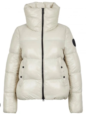 Beige save the duck jacka  - Ser ut som första bilden men dragkedjan är beige! Säljer min as varma och snygga save the duck jacka. Använd en vinter och finns inga som helst tecken på avbränning, storlek 1 som motsvarar S. Jättevarm och bekväm, den har även en luva. Och jackan är helt vegansk. Kostade ca 2000kr ny 🫶🏼