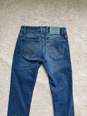 Jacob cohen 622 - Snygga cohens i 30. Lagade men annars inget fel på dom! Nypris 5499kr säljer för endast 1100kr! Modell 622/nick. Super snygg sommar färg, bara skriva vid fundering!
