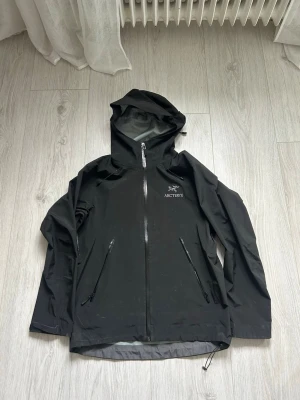 Arcteryx jacka - Arcteryx jacka med goretex, storlek S/M sitter som en S. Hör av er vid fundering!🍻🏝️