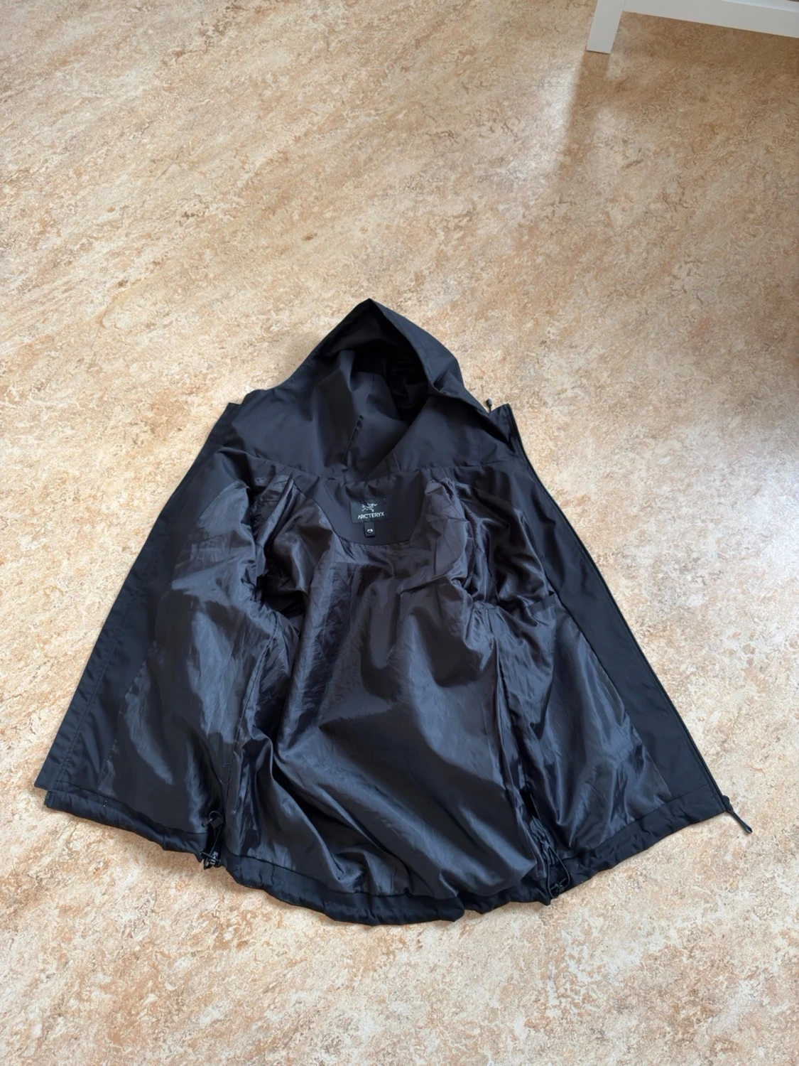 Svart vindjacka från Arc'teryx - 2