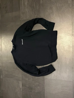 Bvaldie hoodie/crewneck - Säljer nu min bvaldi hoodie/crewneck oanvänd eftersom jag inte använder den längre