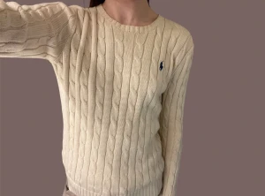 Polo Ralph Lauren women's cable-knit sweater (S) - Polo Ralph Lauren women's cable-knit sweater in size S, in good condition. 100% cotton. Measurements are shown in the photos. Soft material, very comfortable to wear! Cream-colored. A really nice sweater. Shown on a 168 cm tall person in the photos.