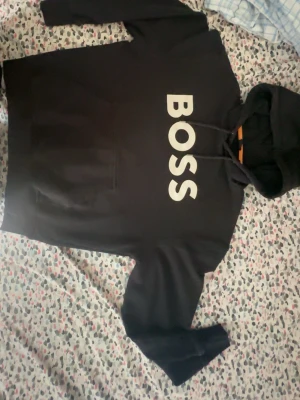 Hugo boss hoodie - Jätte fin storlek s passar även M, helt ny köptes för 1 vecka sedan för 1799 ish, sälj pga fel storlek😀