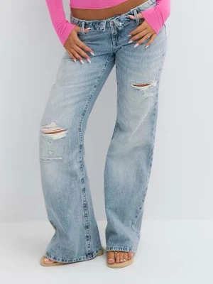 Jeans low - Säljer dessa snygga jeans från Gina tricot med prislapp kvar, säljer då jag ej hann lämna tillbaka! Original pris 399kr! Oanvända🥰