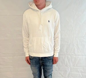 Polo Ralph Lauren Hoodie White Men's - Vit huvtröja från Polo Ralph Lauren i mycket gott begagnat skick.