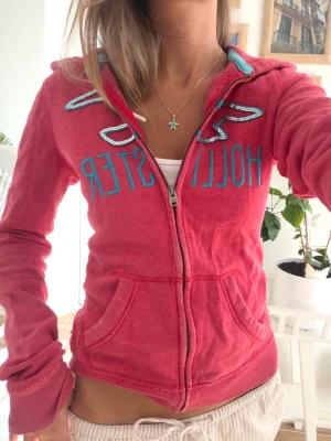 Hollister zip  - Frakt 24h. Väldigt använd - därav pris. 