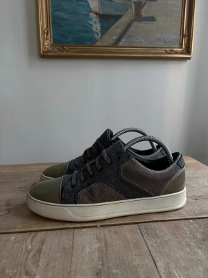 LANVIN SKOR - Säljer dessa fina Lanvinskorna i storlek Uk 6, motsvarande 40/41. Väldigt ovanlig färgkombination, som är svår att få tag på. Toppen skick, knappt använda, 9/10. Hör av er vid frågor osv! 
