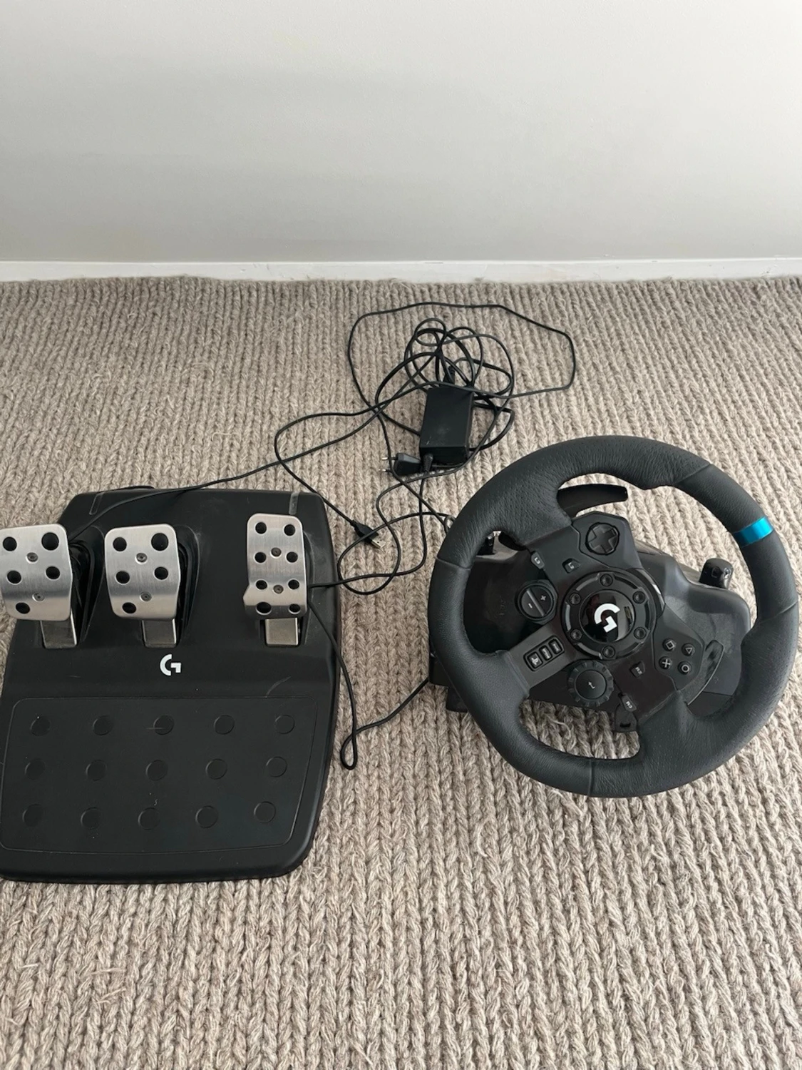 Logitech ratt och pedaler till spel