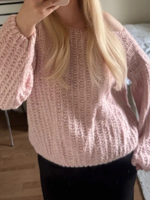 Ljusrosa stickad tröja i mohair mix  - Rosa stickad tröja i mohair mix🤍                                  S/M
