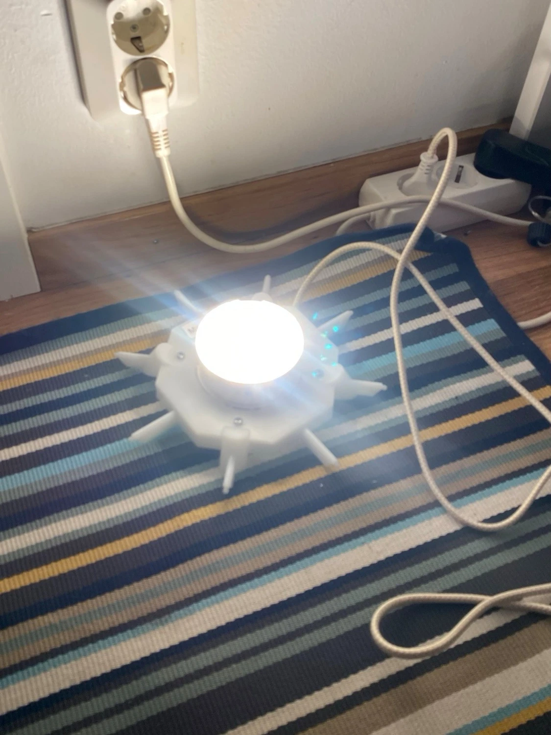Vit LED-lampa med sladd och dimmer - 6