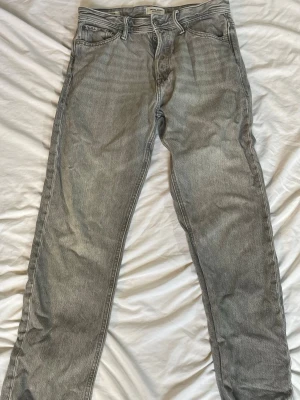 Jack & Jones Intelligence Jeans - • Märke: Jack & Jones • Storlek: 32 • Skick: Gott skick • Material: 95% Bomull. 5% Återvunnen bomull