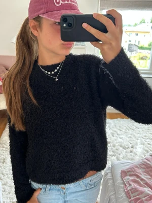 Fluffig svart tröja - Sååå gosig till hösten🥰🥰