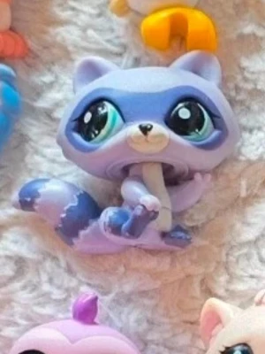 Littlest pet shop - Littlest pet shop tvättbjörn Authentic #1957. Skriv till mig privat för fler bilder. Skick som på bilden. Kolla gärna in min profil för bundle😊💕