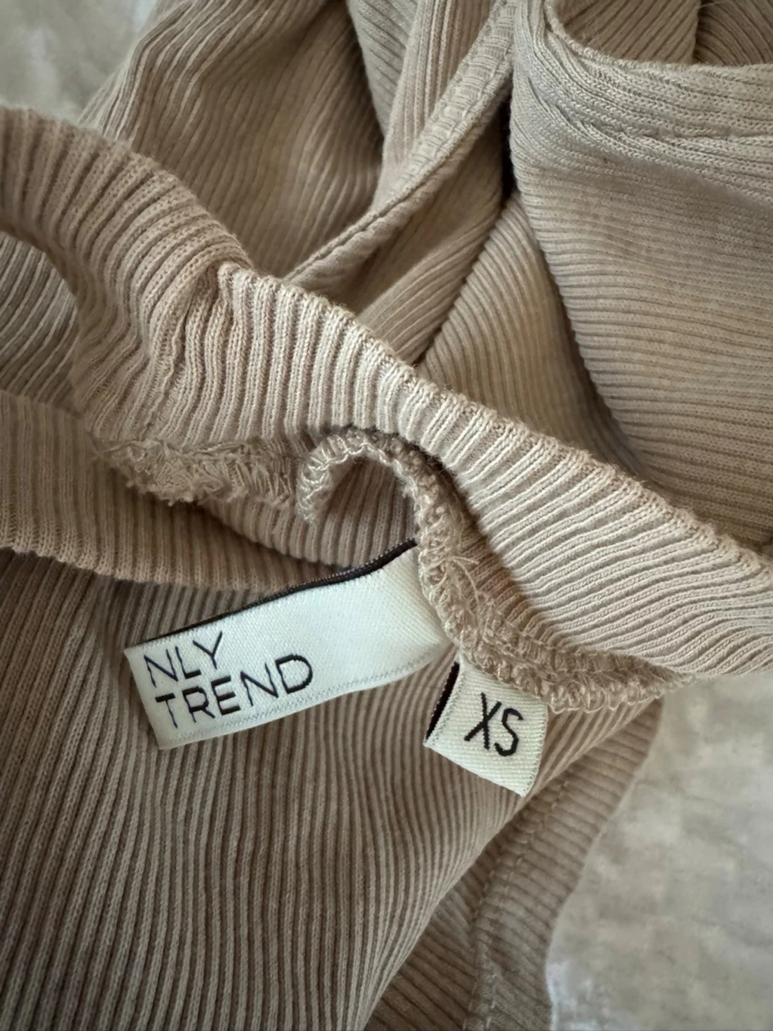 Beige ribbad ärmlös topp NLY Trend - 1
