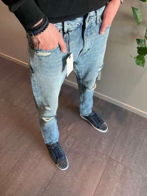 Tiger of Sweden jeans nya - Helt nya jeans ifrån tiger of Sweden med prislappen kvar på. Storleken är W30 L32 i modellen pistolero vilket är straight fit. Kvitto kan i privat