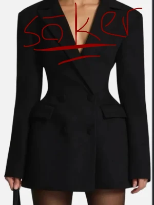 Svart kavajklänning med lång ärm - Söker en sån blazer, jag vill att den ska vara så lång så jag behöver inte ha byxor utan kan ta bara strumpbyxor istället och spelar ingen roll vilken färg (ingen fantezy färg tack). Kan betala maximalt 420kr! S eller Xs funkar jättebra bra (36-38) 