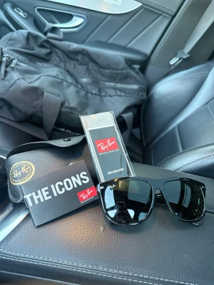 Svarta Rayban Boyfriend glasögon  - Knappast använda! Svarta Raybans med grönt glas