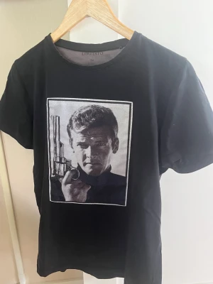 Limitato  t-shirt med tryck - Cool svart Limitato t-shirt 