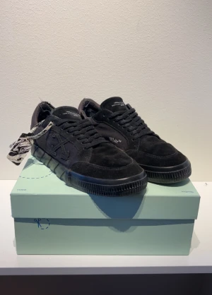 Off-White vulcanized - Off white vulcanized, kvitto & box följs med