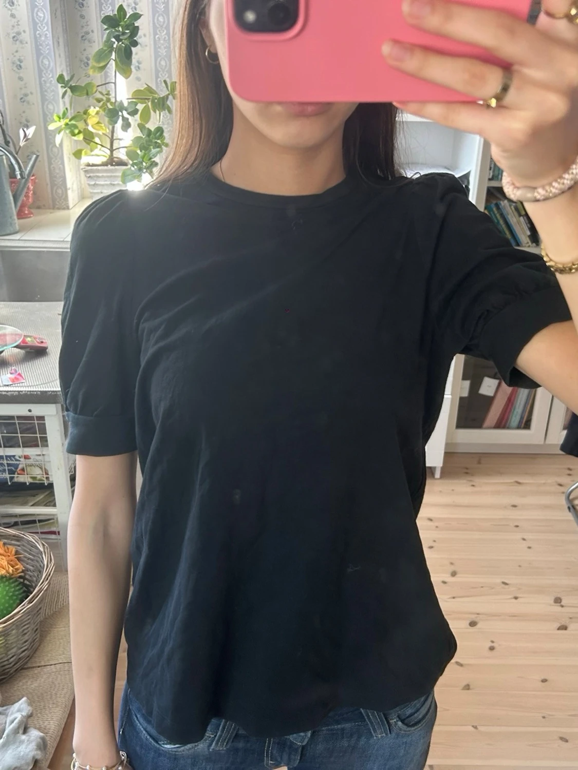Svart puffärmad t-shirt - 1