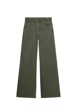 Fina gröna jeans   - Säljer ett par super fina jeans. Fint skick! Super sköna! Skriv för fler bilder😊