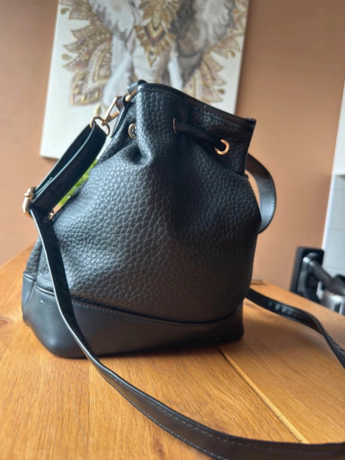 Svart bucket bag i skinnimitation - 3