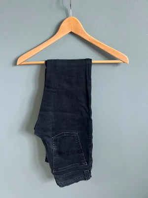 Nudie jeans  - Svarta nudie jeans i storlek W27 L32
