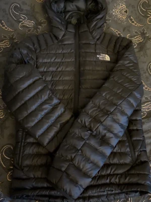 The north face jacka  - Fin jacka säljes inget fel på den använd 2 gånger 