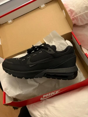 Nike Air Max  - Snygga air Max pulse från Nike i original förpackning. Köpt på stadium för 1849kr