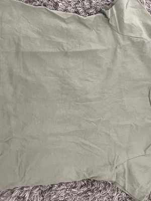 olivgrön tshirt - helt vanlig olivgrön tshirt