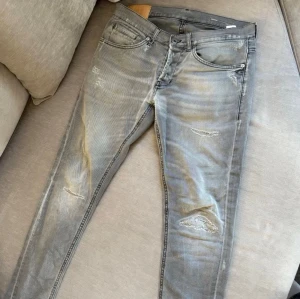 Dondup Jeans - Dondup jeans | Storlek: 33 | Modell: George | Nypris ca 3000 kr | Sällsynt modell i väldigt bra skick!🤩
