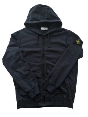 Stone Island Zip Hoodie Meökblå - Storlek XL i mycket bra skick. Kvitto finns!