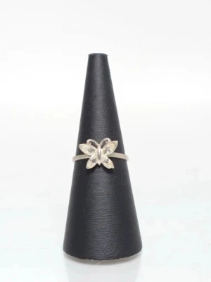 Söt silver/guldfärgad ring med fjäril - Söt ring men inte riktigt min stil! 