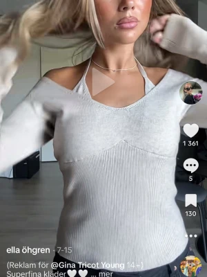 Stickad tröja  - Så fin, endast testad i videon, annars är den orörd 