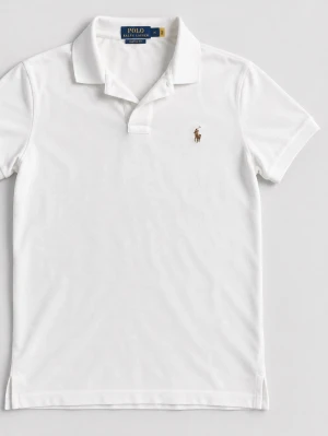 Vit pikétröja från Polo Ralph Lauren - Ny pris 1600! Klassisk vit pikétröja från Polo Ralph Lauren med korta ärmar och krage. Tröjan har den ikoniska broderade loggan på bröstet och är tillverkad i mjuk bomull. Perfekt till jeans eller shorts för en clean och stilren look.