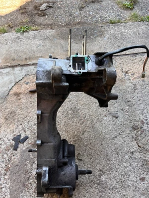 Liggande minarelli / aerox motorblock - Säljer ett motorblock till moped.