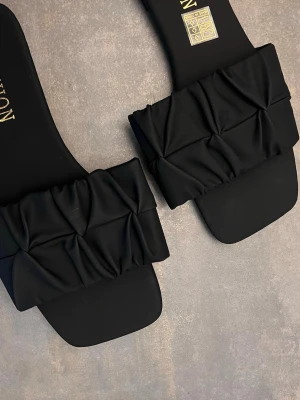 Sandaler - Superfina sandaler i nytt skick. Perfekt till varma dagar me en snygg outfit. Aldrig använda 